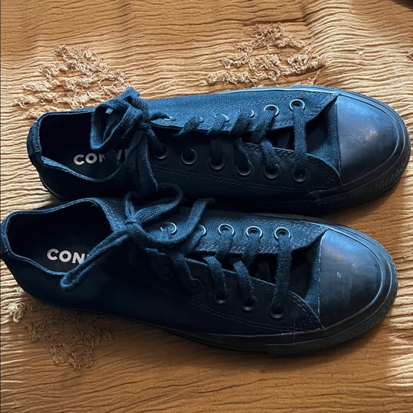 Black converse low top- size 7 - Picture 1 of 3